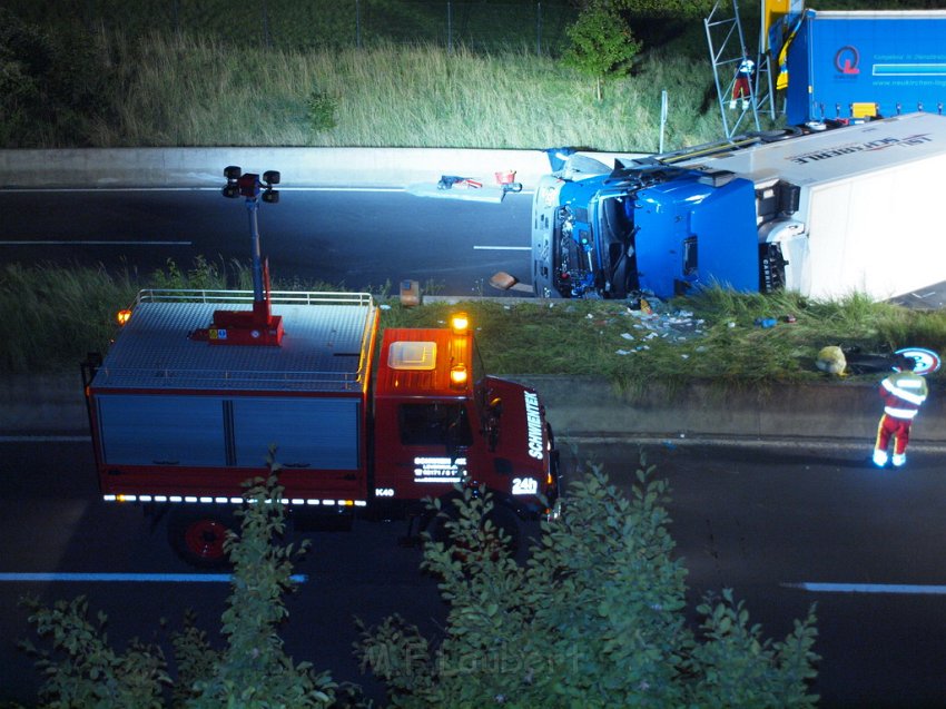 Einsatz BF Koeln PEINGEKLEMMT in Leverkusen P171.JPG